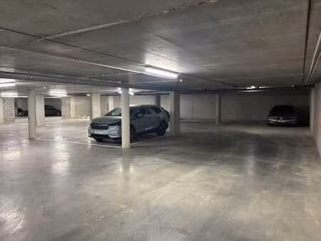 5 places de parking souterraines à louer — eksterlaar  deurn