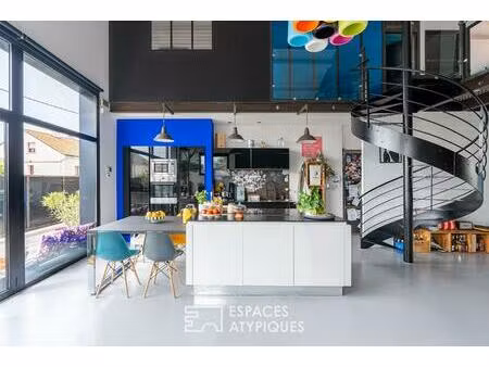 loft contemporain avec piscine intérieure et terrasses