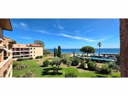 t3 en duplex au dernier étage rénové – vue mer exceptionnelle