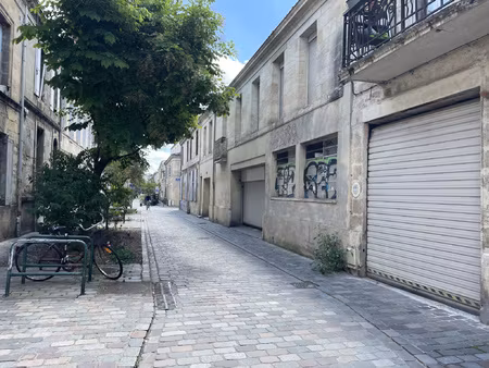place de parking interieure avec cellier dans petite copropr