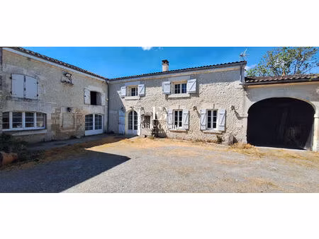 a vendre maison charentaise à criteuil la magdeleine 7 pièces 210m²