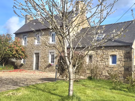 corps de ferme + parcelle arborée
