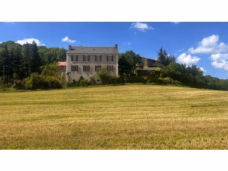 hameau privé en sud-aveyron : un domaine  mille possibilités