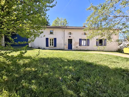 charmante longère de 120 m² avec jardin ? à champdeniers