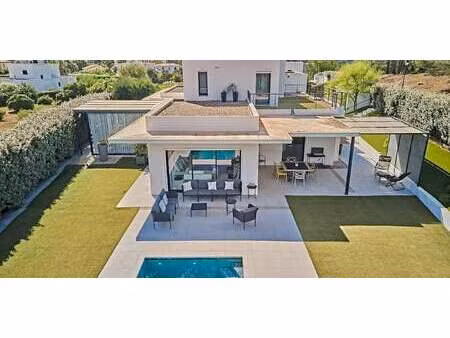 maison contemporaine avec piscine et jardin valescure-vaulongue-clair bois-vallon suveret 