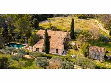 exclusif  lorgues  83510  superbe villa d'architecte