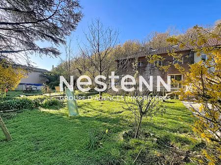 maison familiale sathonay village - grand jardin - calme - 4 chambres et combles amenagees