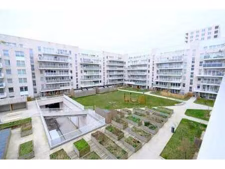 peb a ! récent; lumineux avec cave (et parking extra)