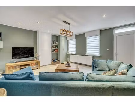 instapklare rijwoning met 2 kamers op gunstige ligging!