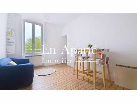 en aparté