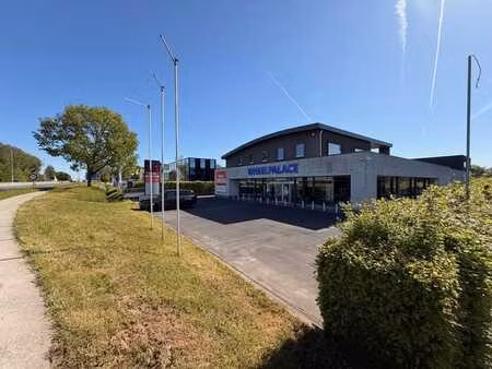 bedrijfsgebouw langs de n60 westerring te oudenaarde.