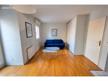 grande pièce privée