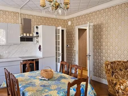 f3 meublé et rénové 70 m2 proche lons le saunier