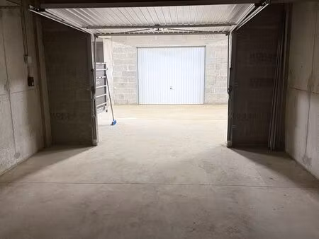 loue garage porto vecchio