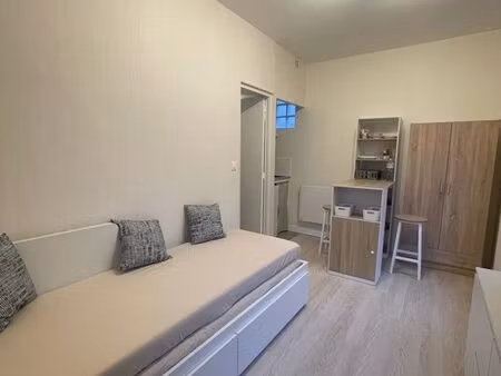 studio meublé refait à neuf – métro stade à 10 secondes (ligne 8)