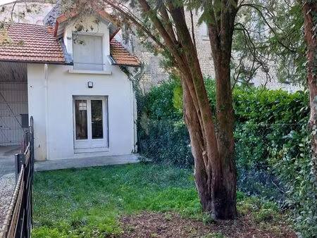 petite maison de ville avec jardin proche de l'eglise