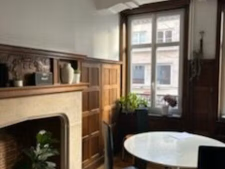 appartement meublé  situé au 1er étage rue de l'hopital militaire   avec 2 chambres et 2 s