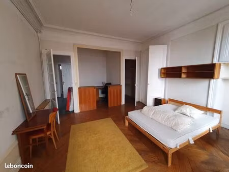 sous-location – appartement 5 chambres à lyon perrache (mi-avril → fin août)