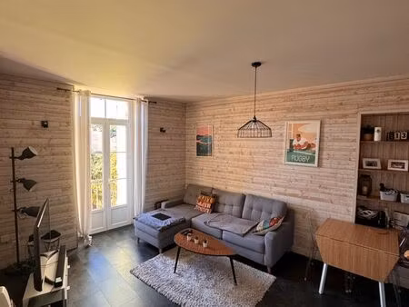 appartement t2 meublé avec balcon – centre-ville de cahors