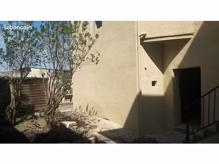 joli appartement t3 avec terrasse et petit terrain
