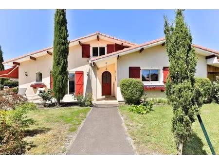 maison de 7 pièces de 157 m² à sanguinet