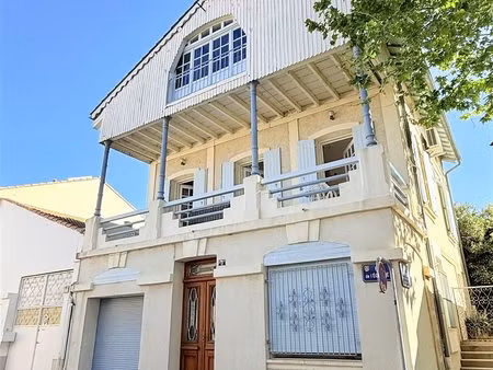 unique : maison de maître art nouveau sur la rive droite