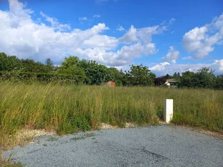 vente terrain 550 m² à saint-romain-de-benet (17600)  46 750 €