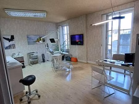 location bureaux et commerces à quimper (29000) : à louer / 110m² quimper