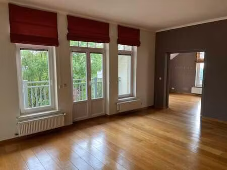 appartement 3 façades 121 m² + terrasse 9m² + parking