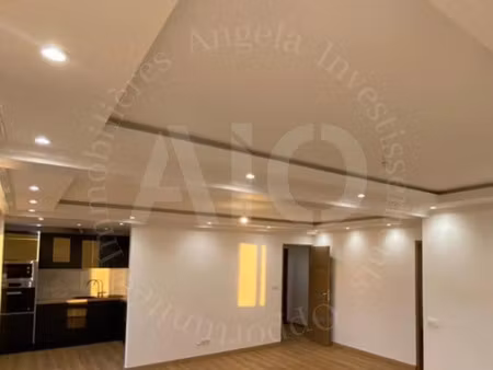 appartement t4 de 83 m2 avec balcon  cave et parking situé b