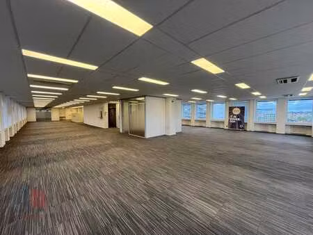512 m² de bureaux lumineux le long du ring intérieur de g...