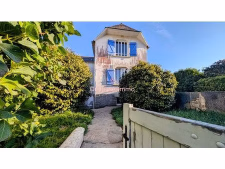 au bourg de tregourez  maison atypique rénovée de 90m2
