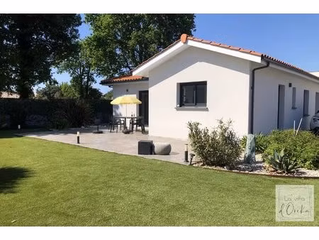 maison de plain-pied de 2021 de 97m2  4p.   3 chambres  avec garage et jardin paysagé