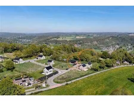 villa contemporaine avec grand jardin.