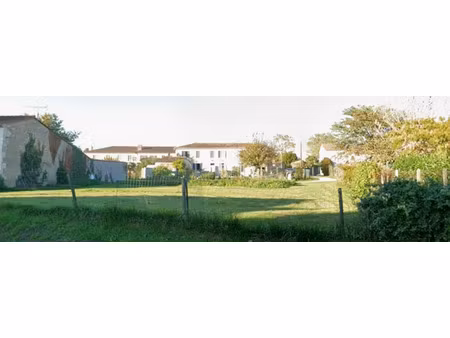 vente terrain 911 m² à grézac (17120)  85 000 €