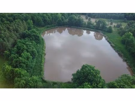 étang d'environ 1 2 ha sur 25600m² de terrain
