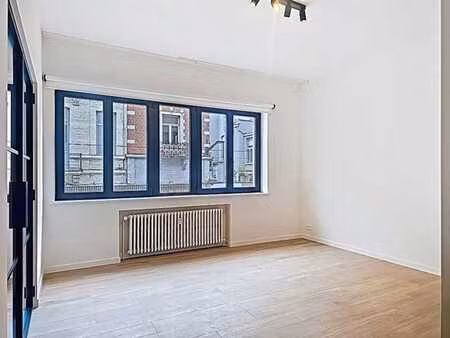 châtelain. appt 2 ch renove peb c+