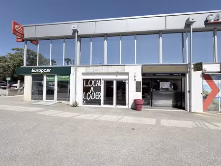 local commercial 70 m² à louer à la ciotat