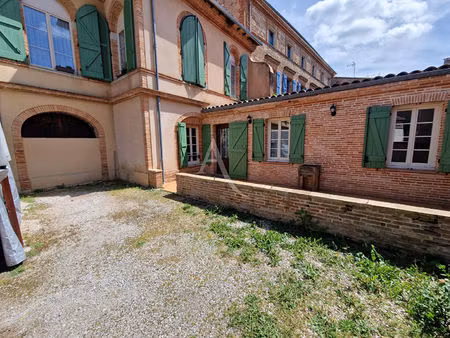appartement type maison de ville t3 de 54m² au rdc et en plein centre ville de lavaur !