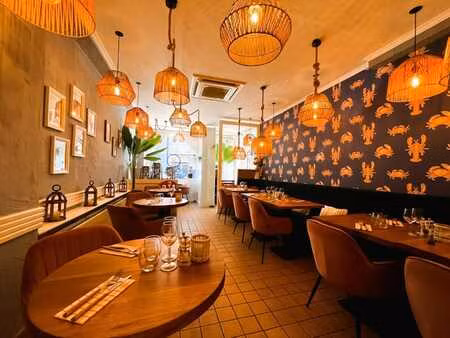 restaurant près de la digue et de la place driehoeksplein (