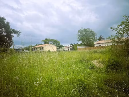vente terrain 700 m² à saint-andré-de-cubzac (33240)  120 000 €