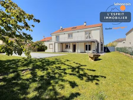 maison 9 pièces 230 m²