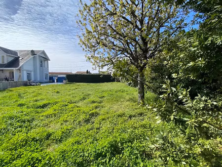 vente terrain 570 m² à rochefort (17300)  180 000 €