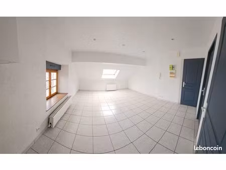 appartement t2 2ème étage centre ville avec cour parking et jardin