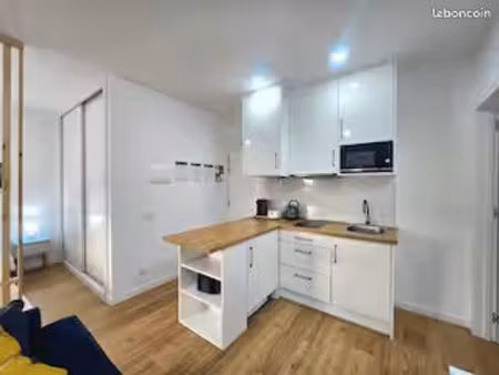 quartier les docks - particulier loue un t2 meublé de 32m2  660 euros charges comprises. s
