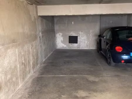 location place / box de parking reims