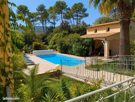maison dans parc arboré