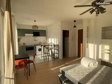 studio meublé 29m2 balcon/terrasse 10m2 - vue vercors sans vis-à-vis + cave 4m2 - secteur 