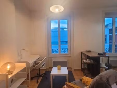 location studio meublé