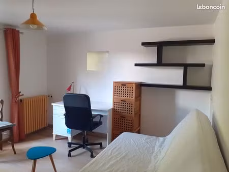 chambre meublée dans maison